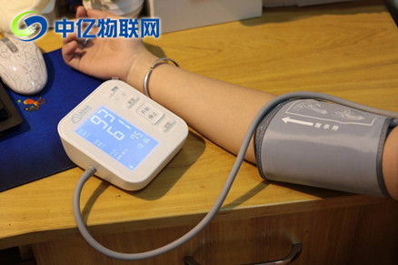 物聯(lián)網(wǎng)智能血壓計，兒女送給父母最好的禮物